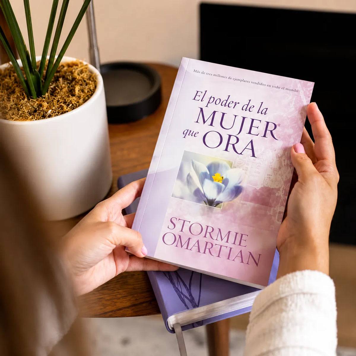 🎀 El detalle perfecto para una mujer especial 💕 El Poder de una Mujer que Ora + E-BOOK GRATIS + 2 Separadores + 1 Resaltador 📖